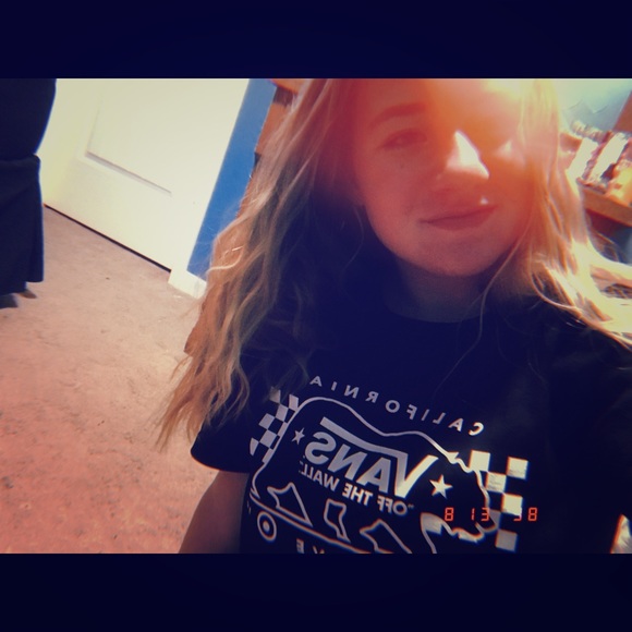 Meet your Posher, Katelyn - Picture 1 of 1